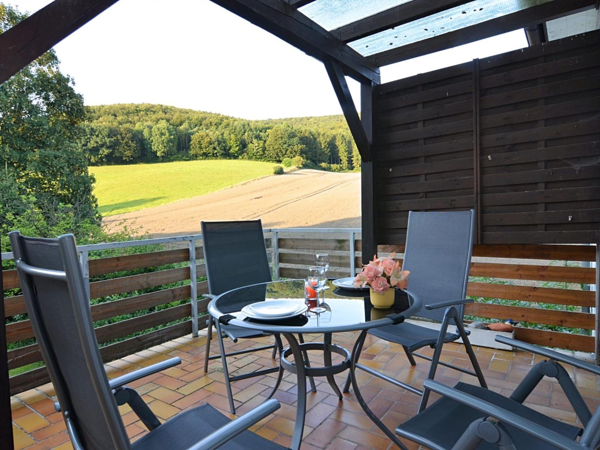 Spacious Apartment In Weser Uplands With Garden บัดเพอร์ทอนท์ ภายนอก รูปภาพ