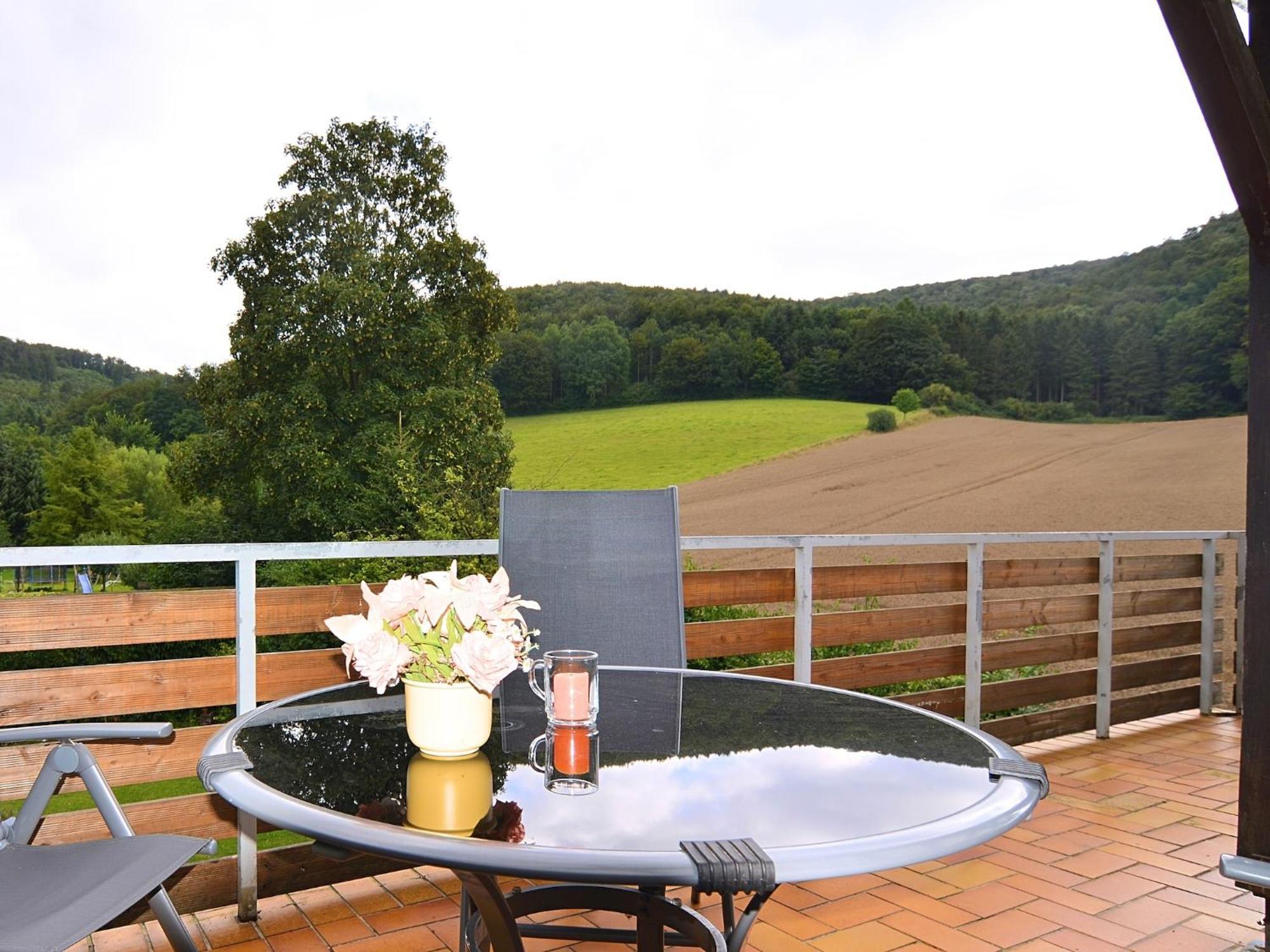 Spacious Apartment In Weser Uplands With Garden บัดเพอร์ทอนท์ ภายนอก รูปภาพ